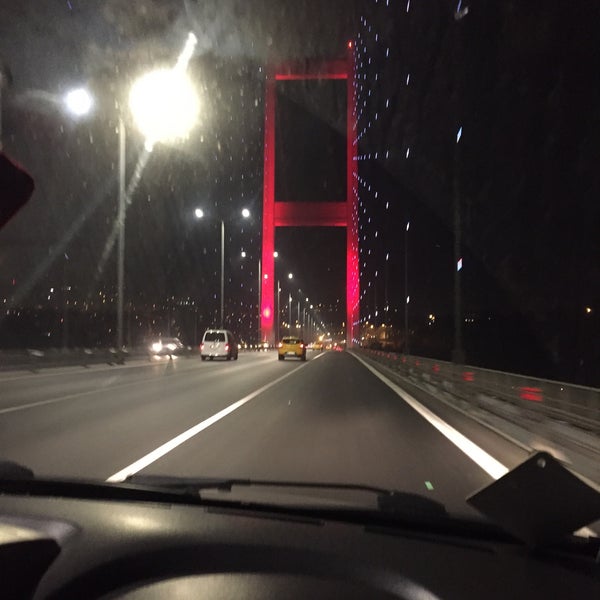Foto tirada no(a) Boğaziçi Köprüsü por Fahri E. em 10/13/2017