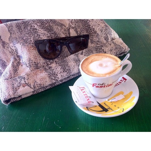 รูปภาพถ่ายที่ Caffè Perù โดย Clio D. เมื่อ 6/27/2014