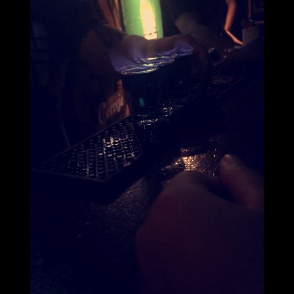 รูปภาพถ่ายที่ 5inco Shot Bar โดย Andréa M. เมื่อ 7/19/2017