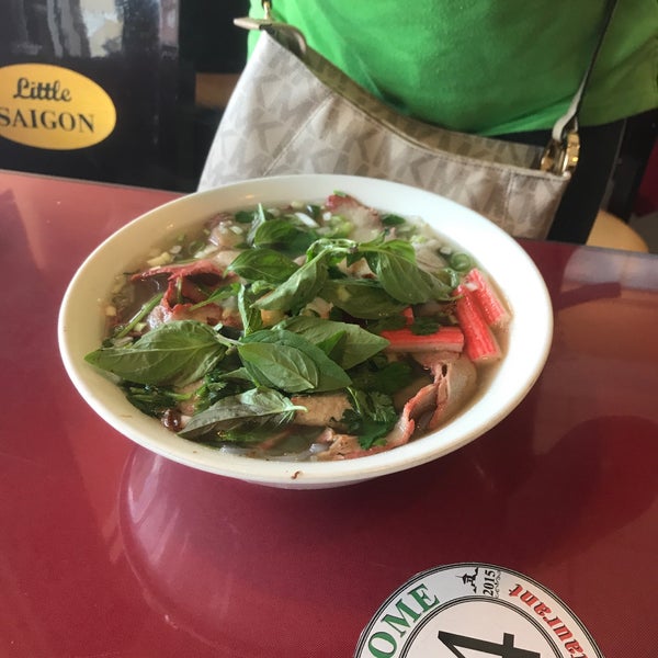 Снимок сделан в Little Saigon Restaurant пользователем Anuwat A. 6/10/2018