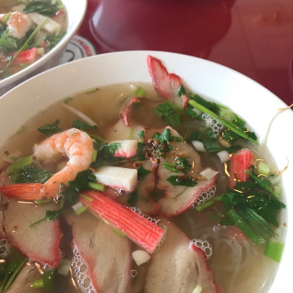 Photo prise au Little Saigon Restaurant par Anuwat A. le6/4/2018