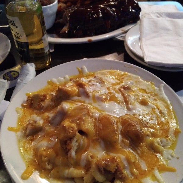 I had the buffalo chicken mac n cheese and 5 boneless wings and my husband had the shrimp and ribs.  This is real homemade southern barbeque in middle of Harlem.