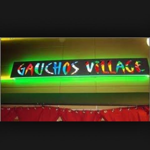 Foto tirada no(a) Gauchos Village por Kirsten S. em 12/5/2012