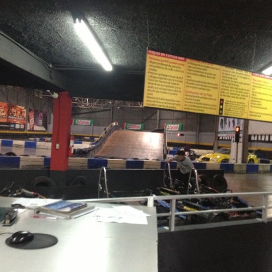 Foto tirada no(a) Formula Kart Indoor por Keish G. em 12/5/2012