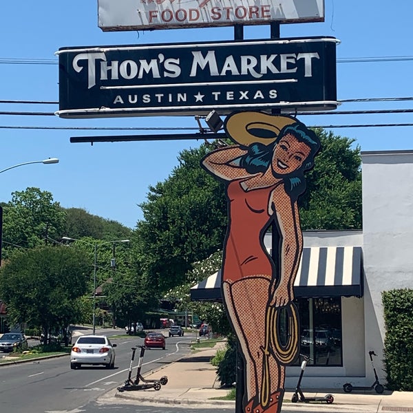รูปภาพถ่ายที่ Thom&#39;s Market โดย Jesse O. เมื่อ 4/27/2019