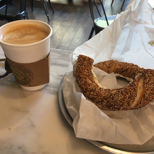 The simit... Wow. Amazing spot, the Turkish latte is just perfect!
