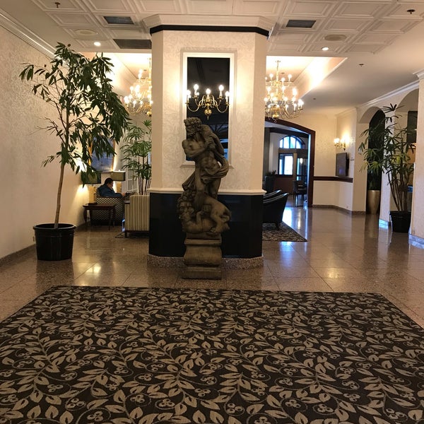 Foto diambil di Hotel Grand Pacific oleh Ryan W. pada 1/6/2019