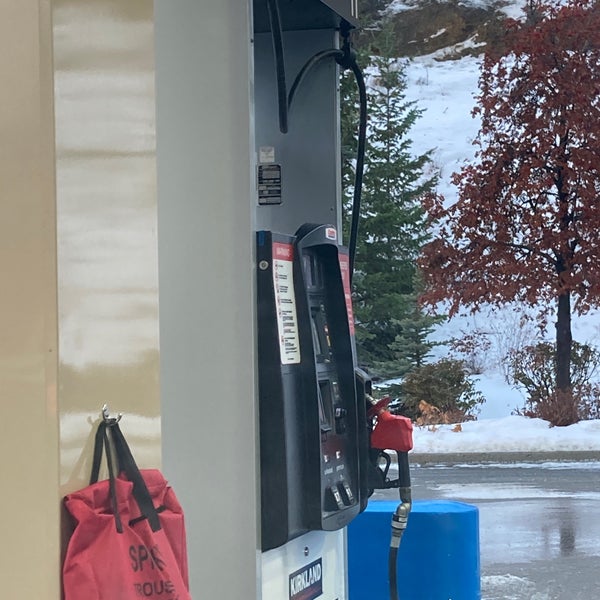 Fotos en Costco Wholesale Gasoline Aberdeen Kamloops, BC