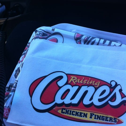 Foto tirada no(a) Raising Cane&#39;s Chicken Fingers por Kristen L. em 11/16/2012