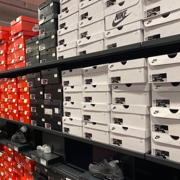 Motiveren charme Wat dan ook Nike Factory Store - 1 tip