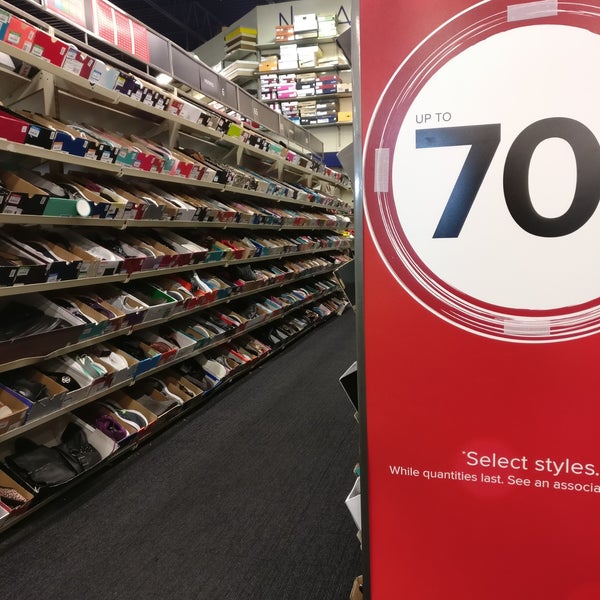 shoe warehouse crowfoot