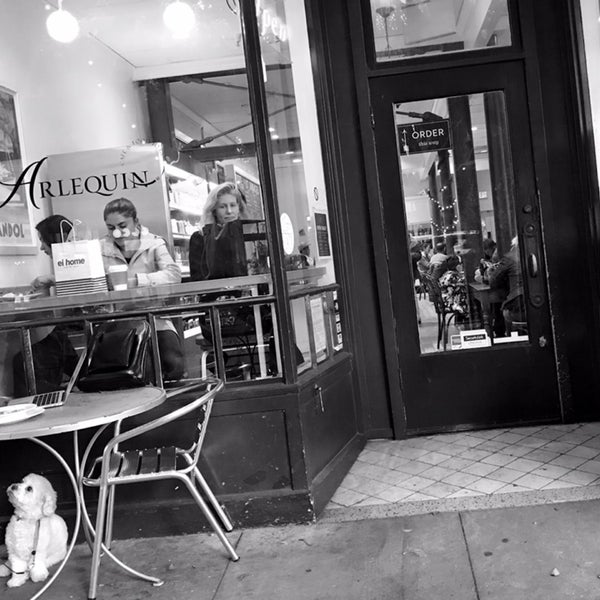 12/14/2018 tarihinde Kyle M.ziyaretçi tarafından Arlequin Cafe &amp; Food To Go'de çekilen fotoğraf