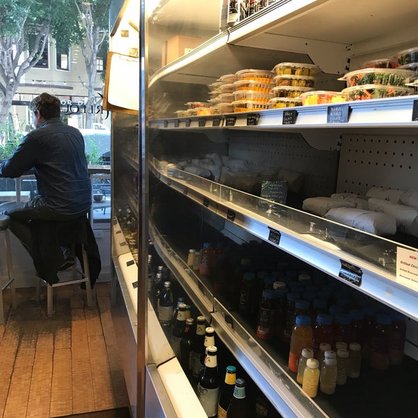 8/24/2018 tarihinde Kyle M.ziyaretçi tarafından Arlequin Cafe &amp; Food To Go'de çekilen fotoğraf
