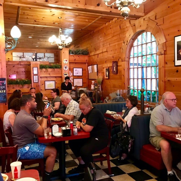 Copper Skillet Courtyard 811 Ferry St