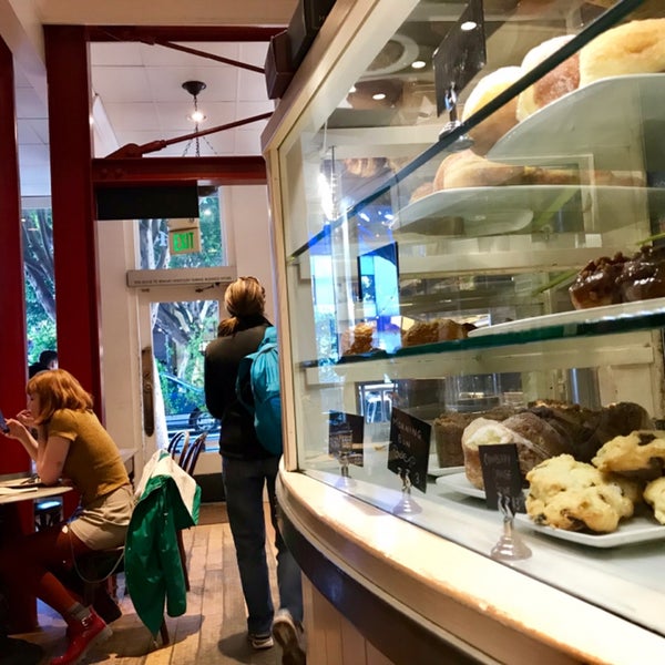 2/19/2019 tarihinde Kyle M.ziyaretçi tarafından Arlequin Cafe &amp; Food To Go'de çekilen fotoğraf