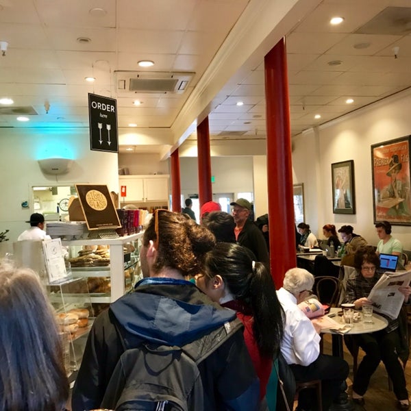 Foto scattata a Arlequin Cafe &amp; Food To Go da Kyle M. il 3/17/2019