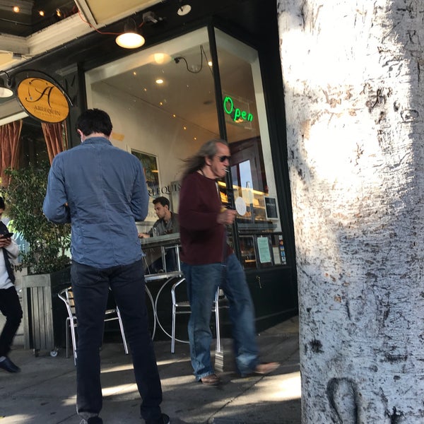 10/23/2018 tarihinde Kyle M.ziyaretçi tarafından Arlequin Cafe &amp; Food To Go'de çekilen fotoğraf