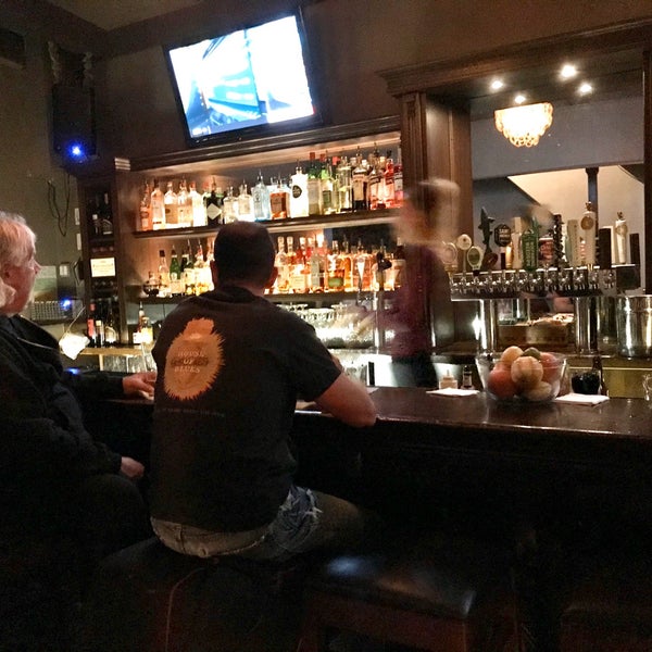 Foto scattata a Zeki&#39;s Bar da Kyle M. il 11/5/2019
