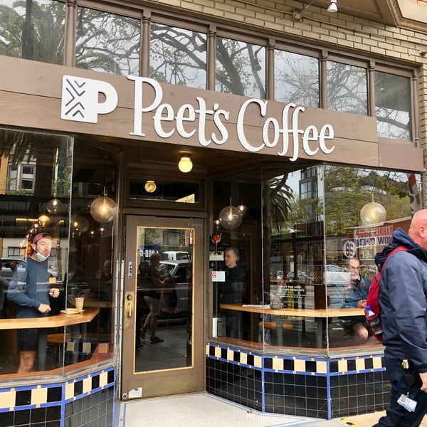 Foto tirada no(a) Peet&#39;s Coffee &amp; Tea por Kyle M. em 3/19/2022