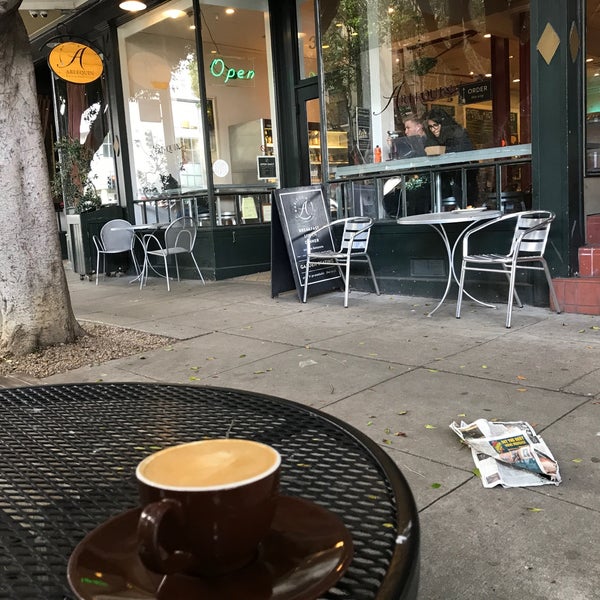 3/27/2019 tarihinde Kyle M.ziyaretçi tarafından Arlequin Cafe &amp; Food To Go'de çekilen fotoğraf