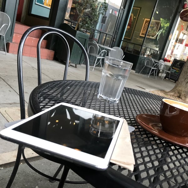 8/21/2018 tarihinde Kyle M.ziyaretçi tarafından Arlequin Cafe &amp; Food To Go'de çekilen fotoğraf