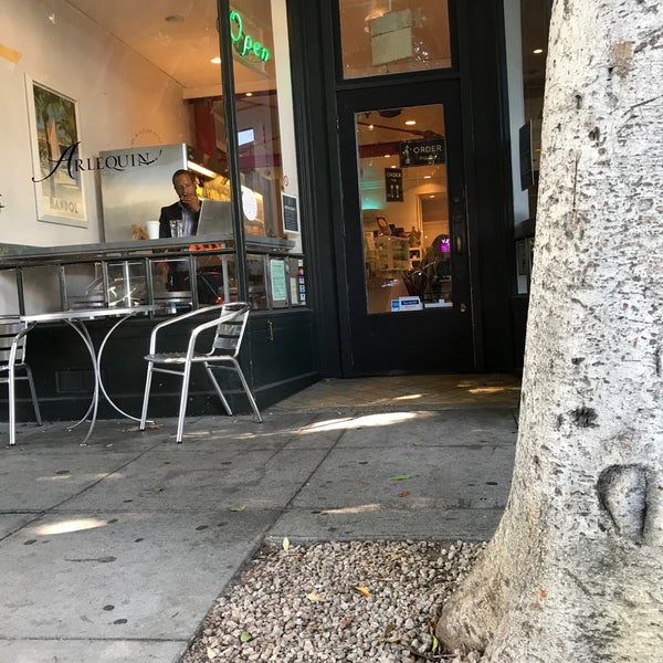 Foto scattata a Arlequin Cafe &amp; Food To Go da Kyle M. il 8/29/2018