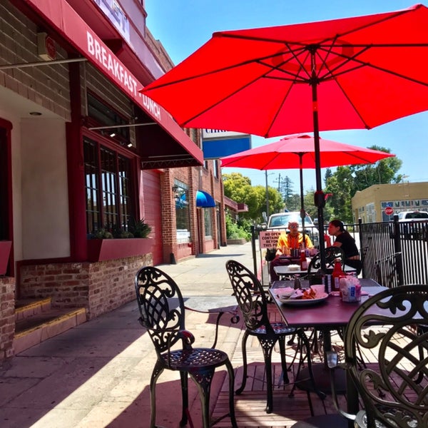 Copper Skillet Courtyard 811 Ferry St