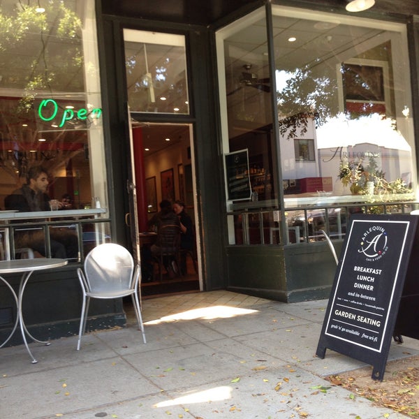 5/9/2013 tarihinde Kyle M.ziyaretçi tarafından Arlequin Cafe &amp; Food To Go'de çekilen fotoğraf
