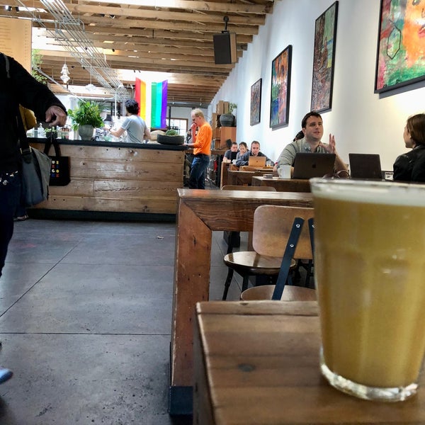 6/18/2022 tarihinde Kyle M.ziyaretçi tarafından Four Barrel Coffee'de çekilen fotoğraf
