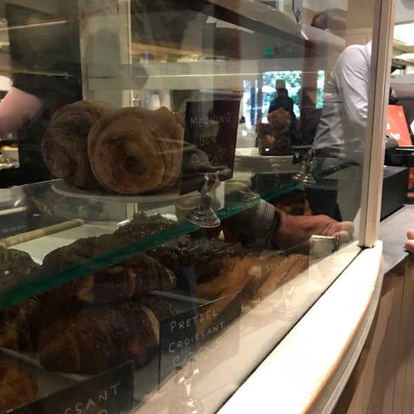 8/22/2018 tarihinde Kyle M.ziyaretçi tarafından Arlequin Cafe &amp; Food To Go'de çekilen fotoğraf