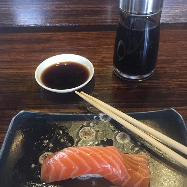 Photo prise au Yen Sushi &amp; Sake Bar (Century City) par Carissa H. le10/13/2015