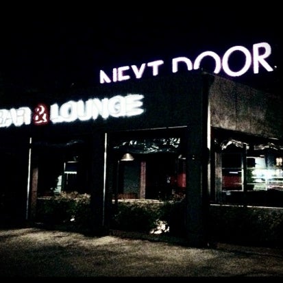 รูปภาพถ่ายที่ NextDoor Bar &amp; Lounge โดย Ed S. เมื่อ 10/25/2012