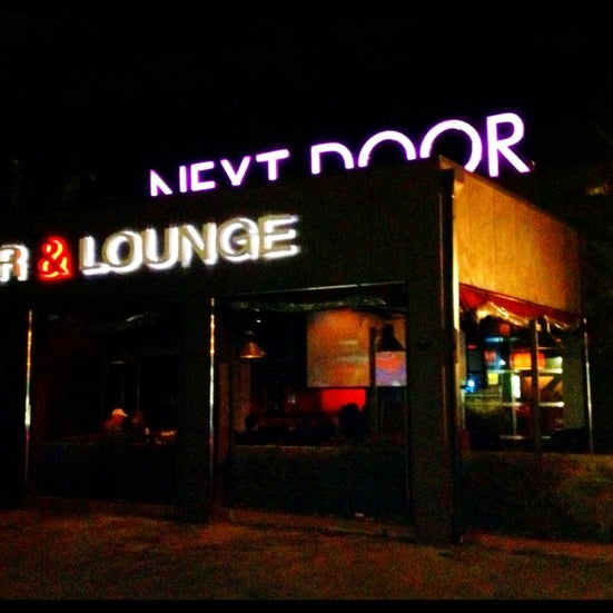 รูปภาพถ่ายที่ NextDoor Bar &amp; Lounge โดย Ed S. เมื่อ 2/18/2013