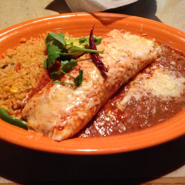 Foto tomada en La Parrilla Mexican Restaurant  por John E. el 12/2/2013