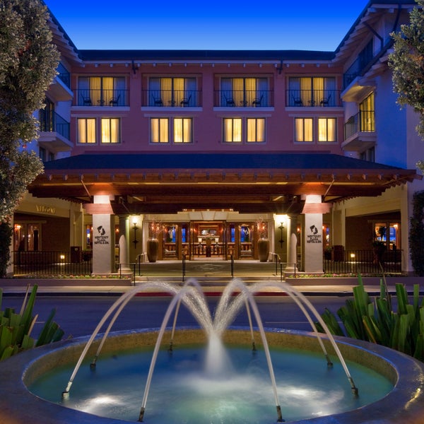 Снимок сделан в Monterey Plaza Hotel &amp; Spa пользователем Monterey Plaza Hotel &amp; Outlets 3/20/2014