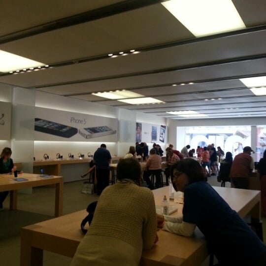 Photos at Apple La Cantera Electronics Store in Northwest Side