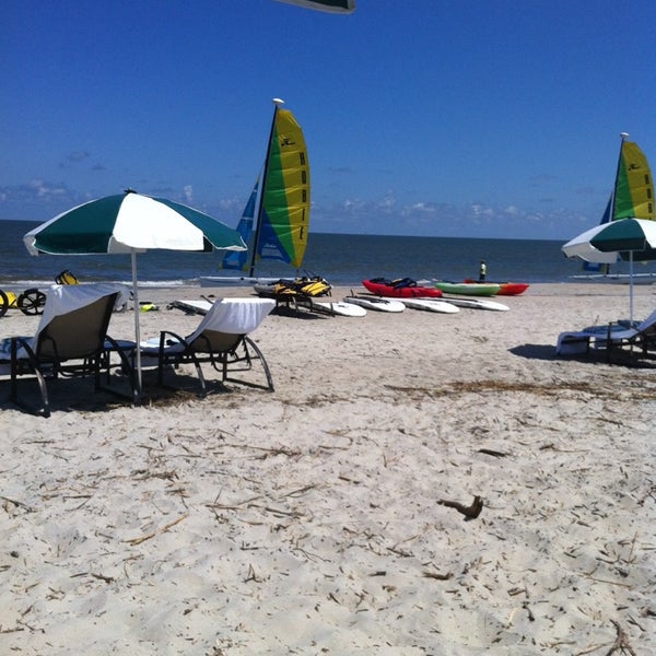 Das Foto wurde bei The Sea Island Beach Club von Cayman O. am 6/17/2014 aufgenommen