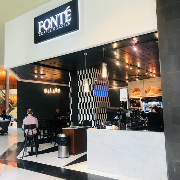 9/21/2018 tarihinde Michelle D.ziyaretçi tarafından Fonté Coffee Roaster Cafe - Bellevue'de çekilen fotoğraf
