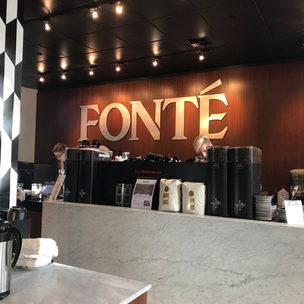 Photo taken at Fonté Coffee Roaster Cafe - Bellevue by Michelle D. on 8/25/2017