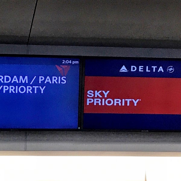 Delta Ticket Counter Airport Ticket Counter in Newark Airport and