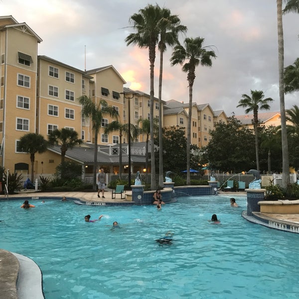 Снимок сделан в Residence Inn by Marriott Orlando at SeaWorld пользователем Tatiana N. 4/12/2019