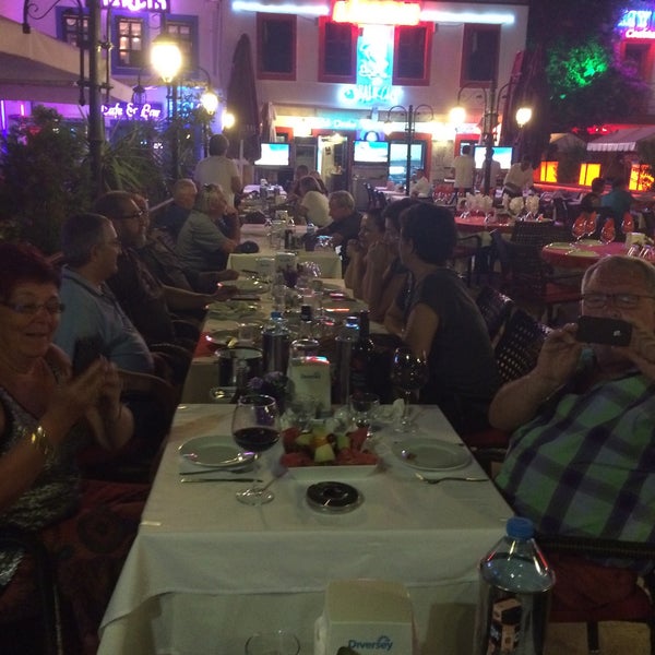 6/13/2015에 N.Tunç ☪.님이 Ömür Liman Restaurant에서 찍은 사진