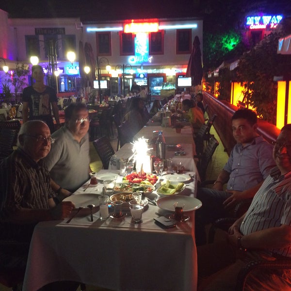 6/4/2015에 N.Tunç ☪.님이 Ömür Liman Restaurant에서 찍은 사진