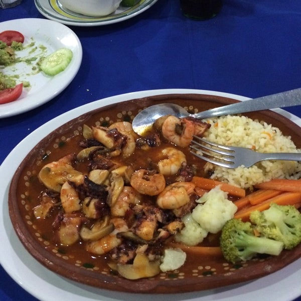 The casserole of octopus, shrimp and mushrooms was delicious!!