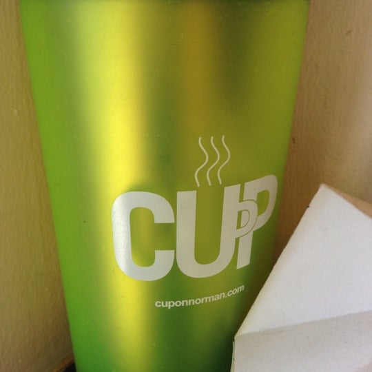 รูปภาพถ่ายที่ Cup โดย Crystal H. เมื่อ 12/6/2012
