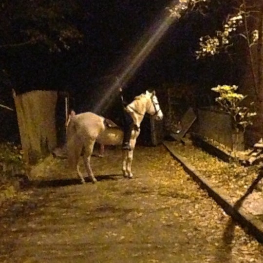 รูปภาพถ่ายที่ Horseman&#39;s Hollow (at Philipsburg Manor) โดย Andrew S. เมื่อ 10/21/2012