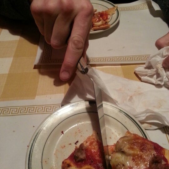 Снимок сделан в Frank&#39;s Pizzeria &amp; Restaurant пользователем Vanessa D. 1/31/2013
