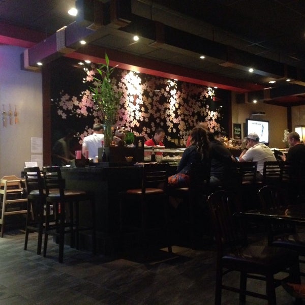 Foto diambil di Nanami Sushi Bar &amp; Grill oleh Jeff K. pada 5/18/2014