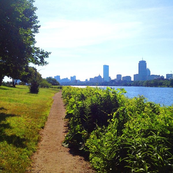 Charles River Bike Path Trails in Boston