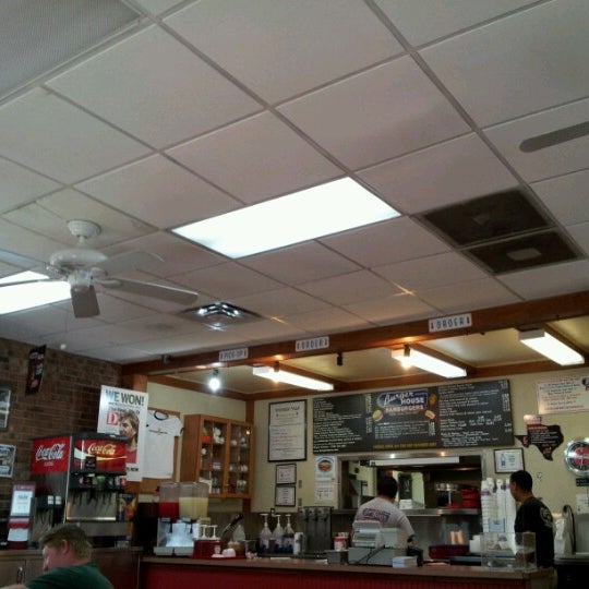 10/19/2012 tarihinde Kory S.ziyaretçi tarafından Burger House - Spring Valley Rd'de çekilen fotoğraf